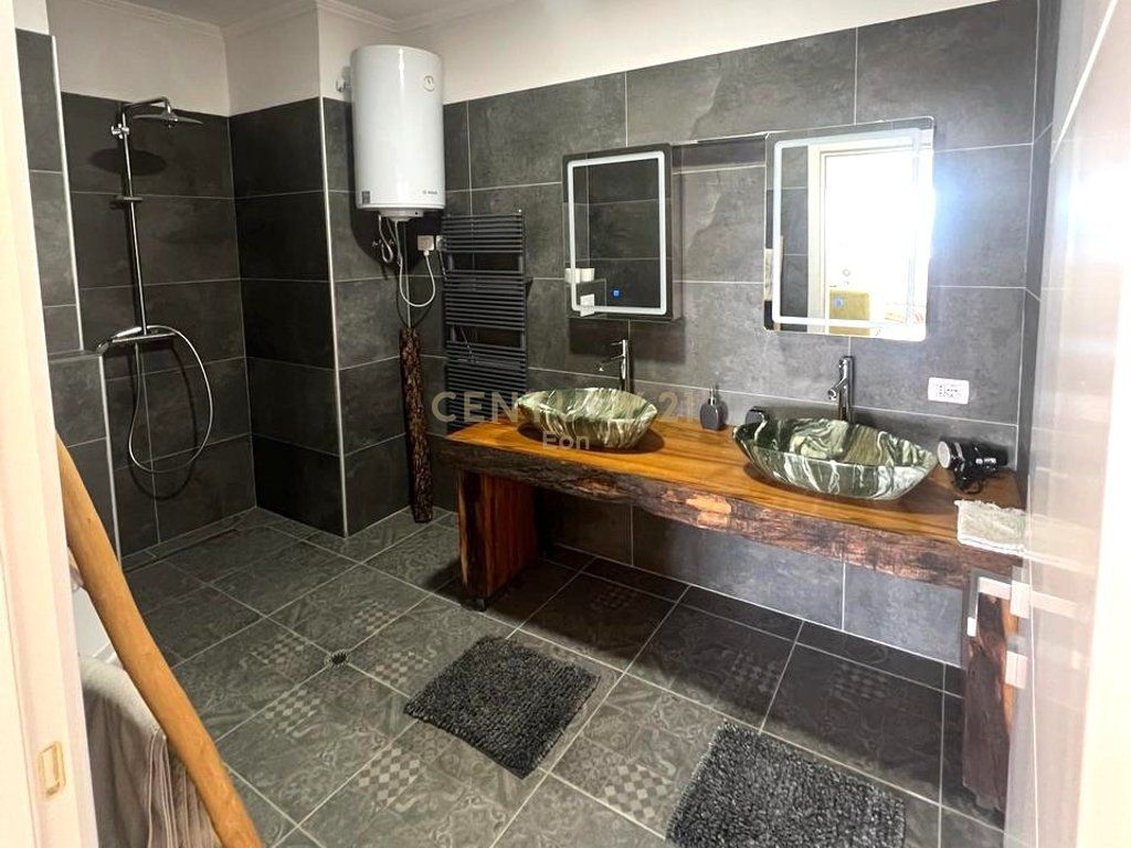 SHITET SUPER APARTAMENT ME PAMJE DETI TEK SHKEMBI I KAVAJES !!