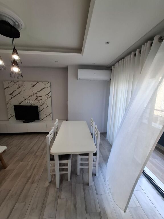 Jepet me Qera Super  Apartament 2+1 Ne Plazh Hekurudha