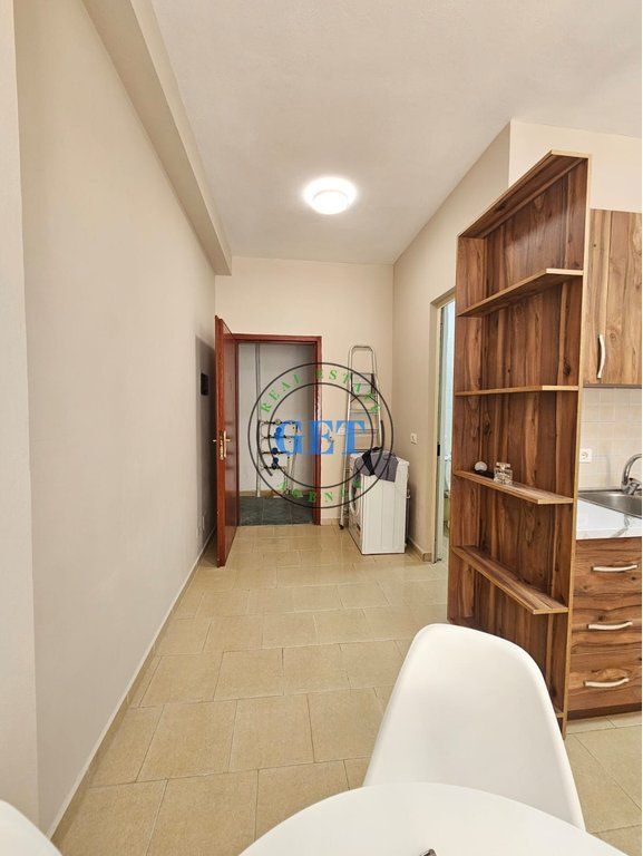 Shitet Garsoniere, pranë Hotel Adriatik, Plazh, Durrës.11