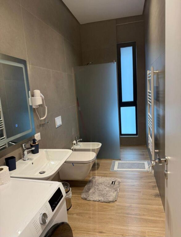 🏡 Jepet apartament 2+1+Post Parkimi me qira te Square 21