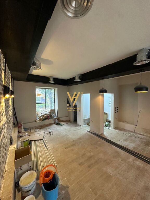 JEPET AMBIENT BIZNESI 86 M2 ME QERA NE VASIL SHANTO 100.000 LEKE