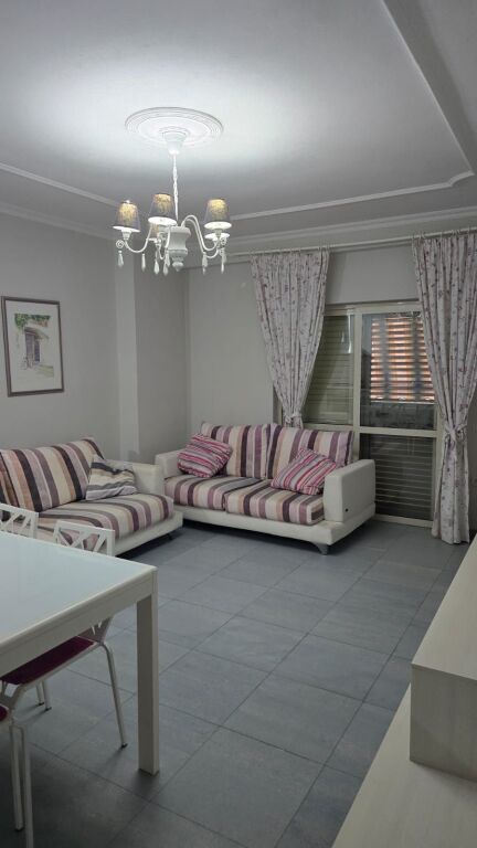 Shitet 2+1 ne Himare