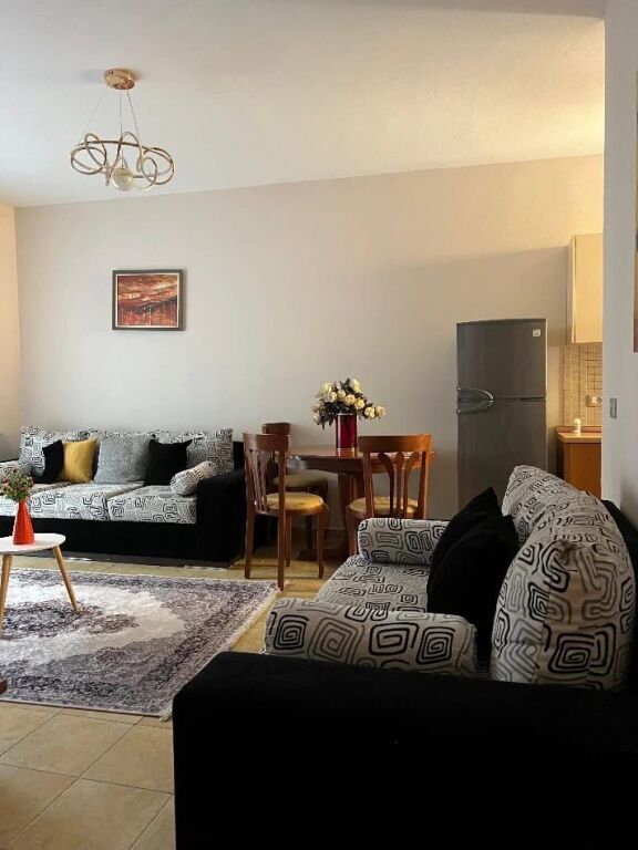 Jepet Me Qera Apartament 1+1+1 Ballkon