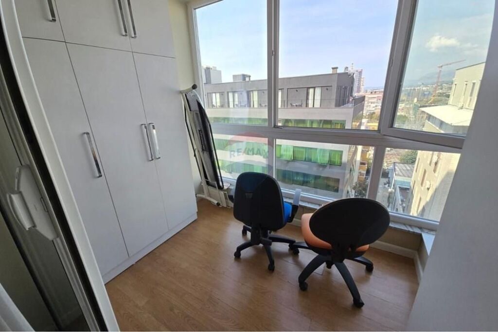 Apartament - Për Shitje - Stacioni i Trenit, Tiranë