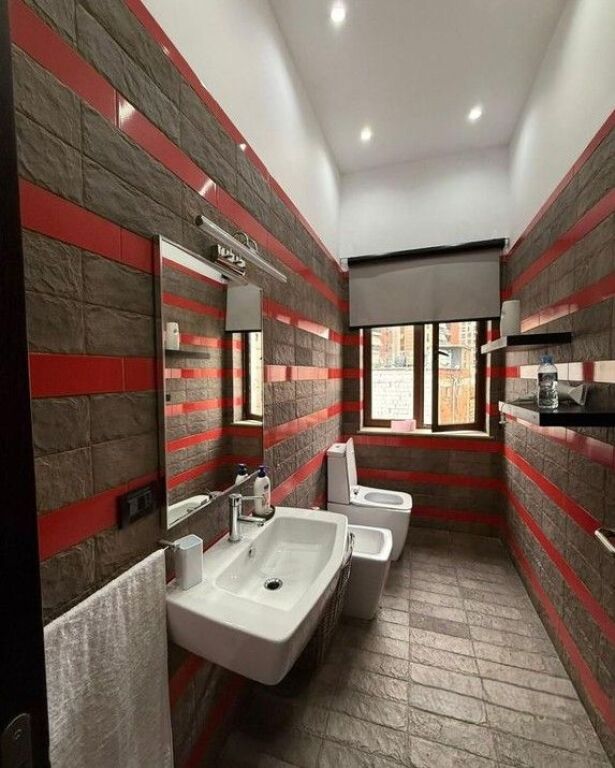 Apartament 2+1+2 pranë qendrës, Rruga Barrikadave Tiranë!