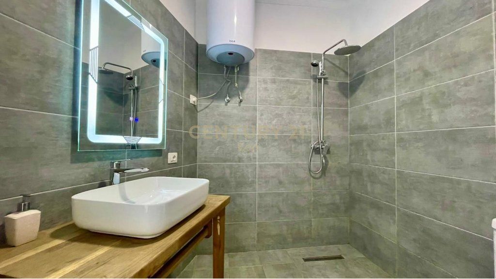 STUDIO NE VIJE TE PARE ME PAMJE NGA DETI, SHKEMBI I KAVAJES, DURRES !