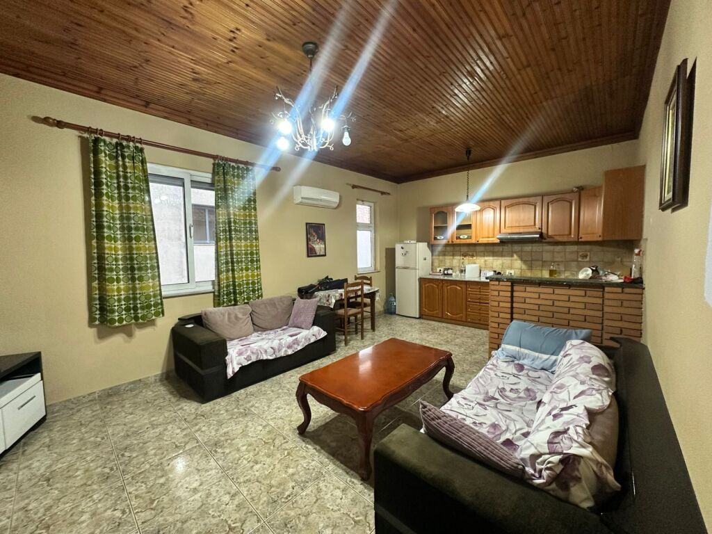 Apartament 1+1+Verande me Qira mbrapa Harry Fulls