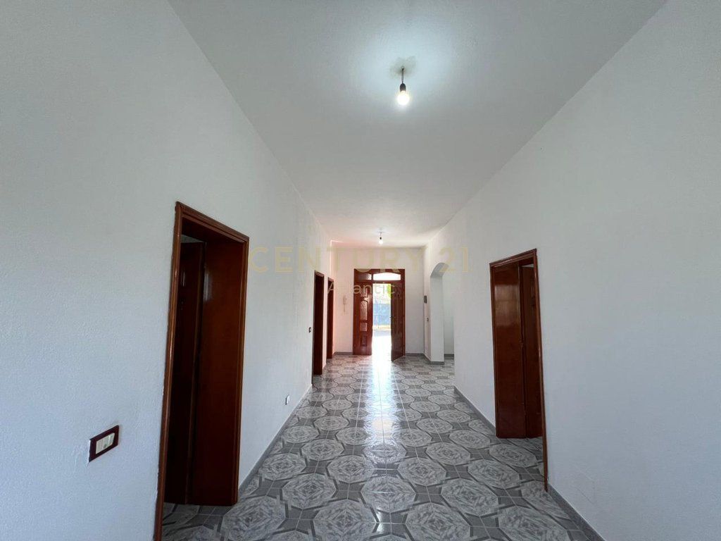 SHITET SHTEPI PRIVATE PRANE QENDRRES NE SHIJAK !