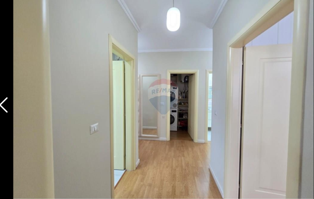 Apartament per shitje 2+1+2 tek Stacioni i Trenit