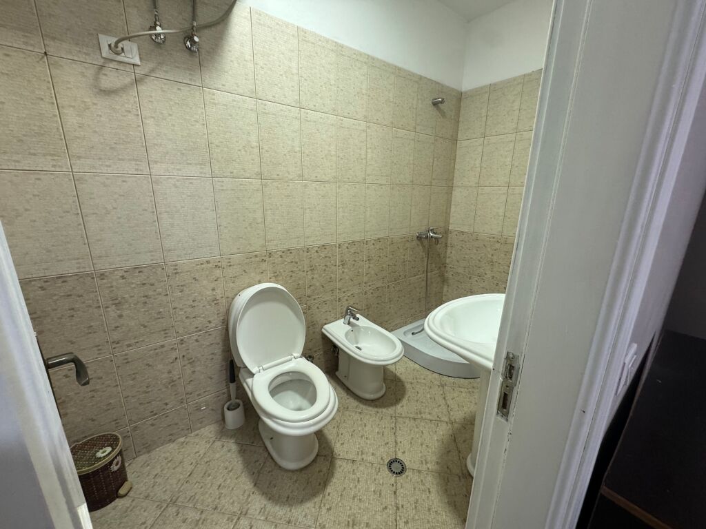 Apartament 2+1 me qira pas Globe