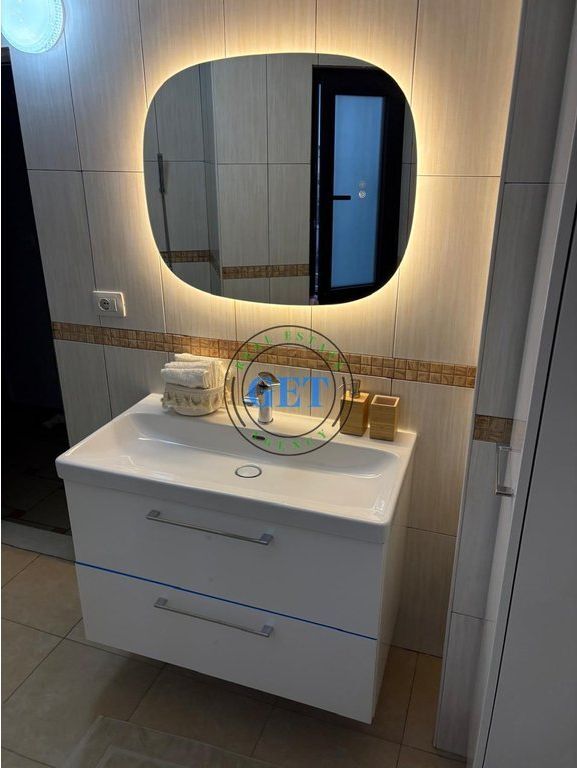 Jepet me qira, Apartament 1+1, Stacioni Trenit, Durres.