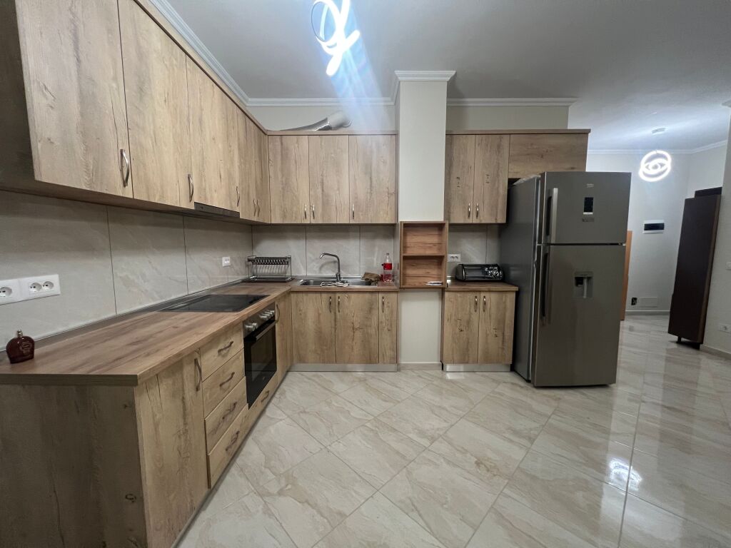 JEPET ME QERA APARTAMENT 2+1+2 FRESK AFER KARBURANTIT