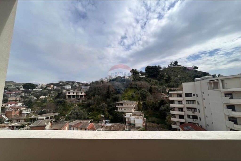 🏡 Apartament 1+1 për Shitje në Qendër të Vlorës – Pranë Xhamisë