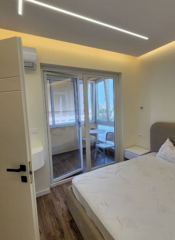 📌 Apartament 1+1 për qira pranë Universitetit “Zonja e Këshillit të Mirë”