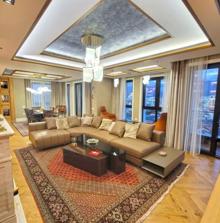 🏙️ Penthouse Luksoz në Shitje – SQUARE 21   📍Rruga e Kavajes   