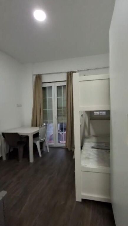 Jepet me qira, Garsoniere , Mbrapa Galaktikut, Durrës