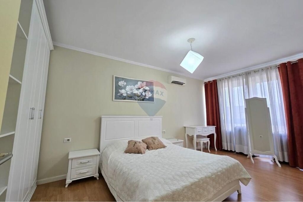 Shitet - Apartament 2+1 tek Ulsuga