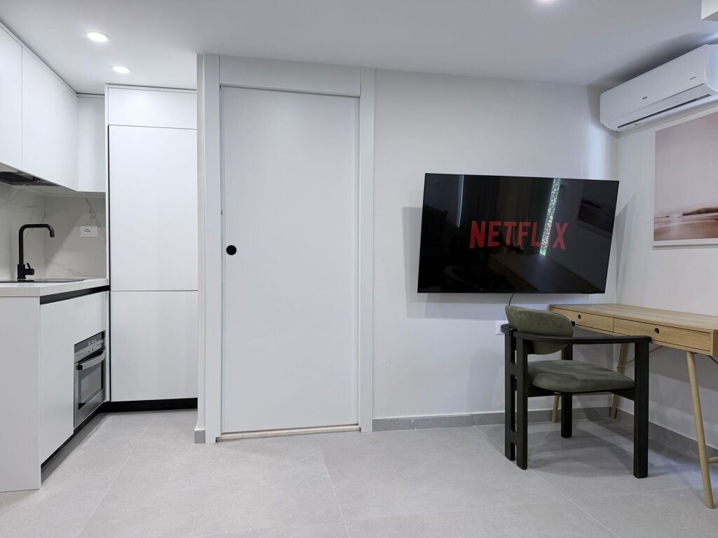 STUDIO APARTMENT FOR RENT IN 5 MAJ