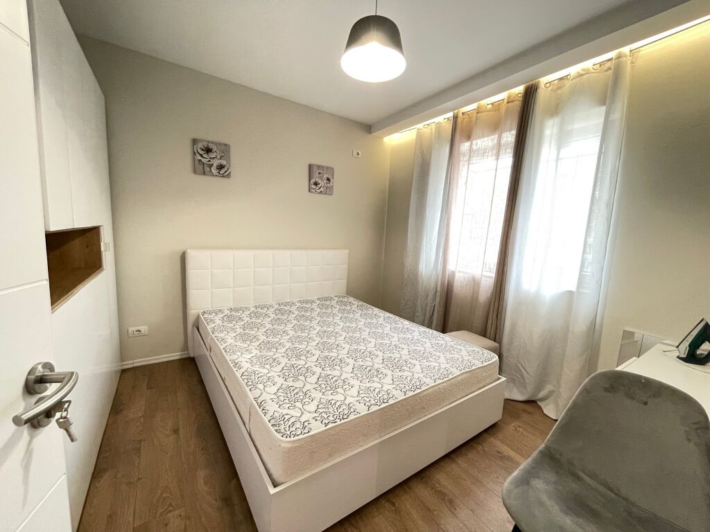 Japim me qira apartament 2+1 te zone e Brrylit.