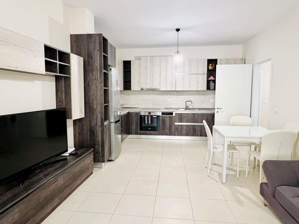 Appartamento 2+1 + parcheggio A Kinostudio