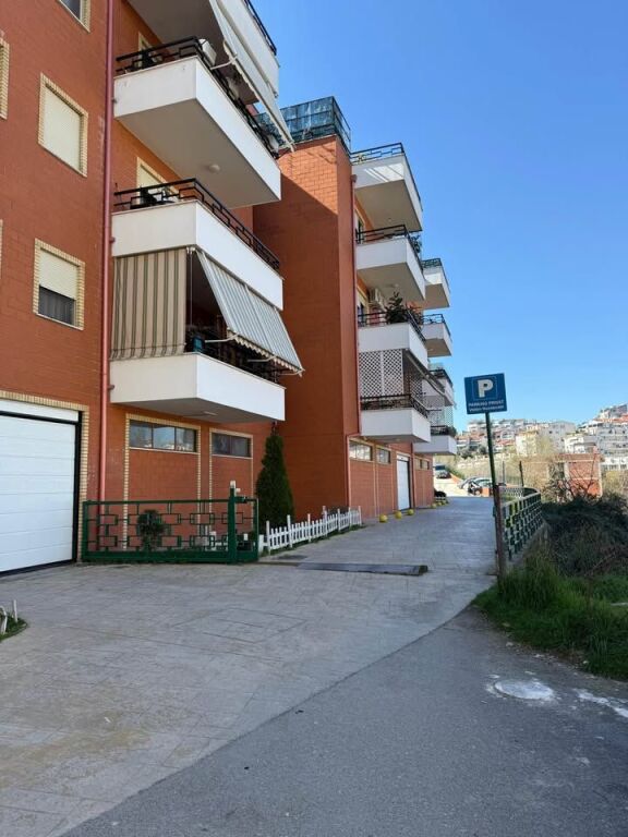 Shitet apartament 3+1+2 – Kompleksi Fratari, Selitë e Vjetër