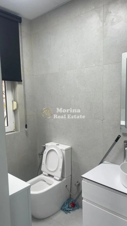 Qera | Ambjent Biznesi | Qendër | 950 €/muaj