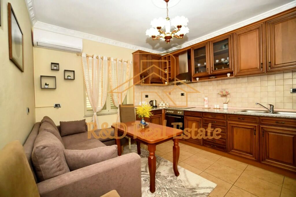 🏡 Jepet me qera apartament 2+1 – Rruga Fortuzi / Mine Peza