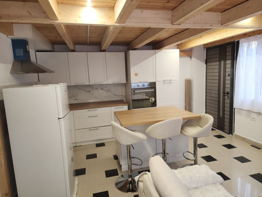 Dubleks i sapo mobiluar – Kati 0, pranë Kompleksit Halili