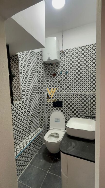 JEPET AMBIENT BIZNESI 86 M2 ME QERA NE VASIL SHANTO 100.000 LEKE