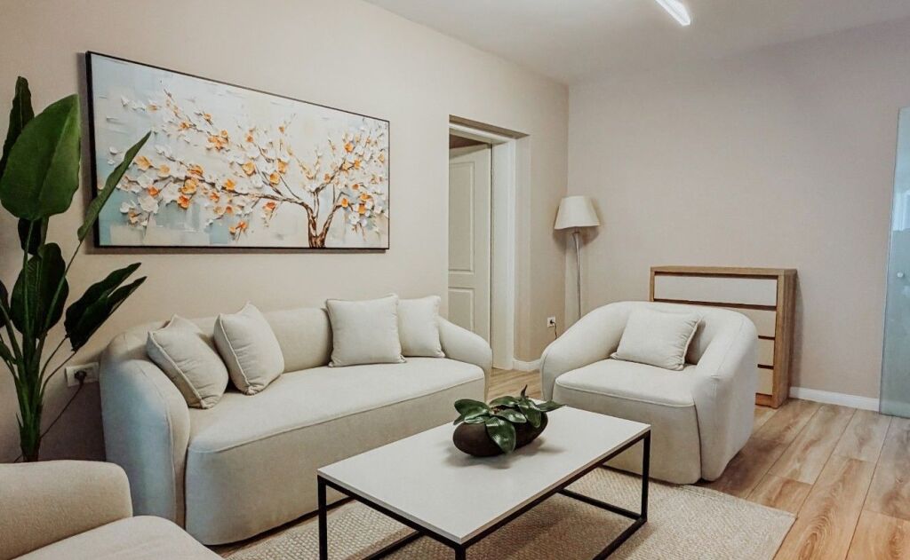 🏡 Apartament me qira 2+1 + garderobë në Qendër (krahu i Myslym Shyrit)