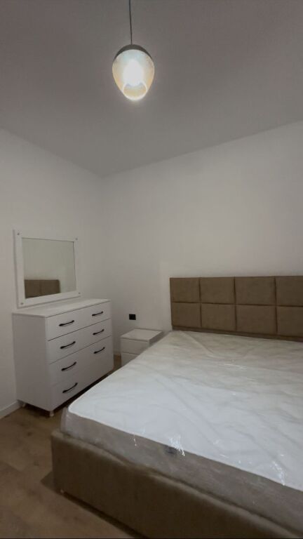 📍Paskuqan Pran Unazës Madhe Jepet Apartament 2+1 Me Qera Plus Post Parkimi