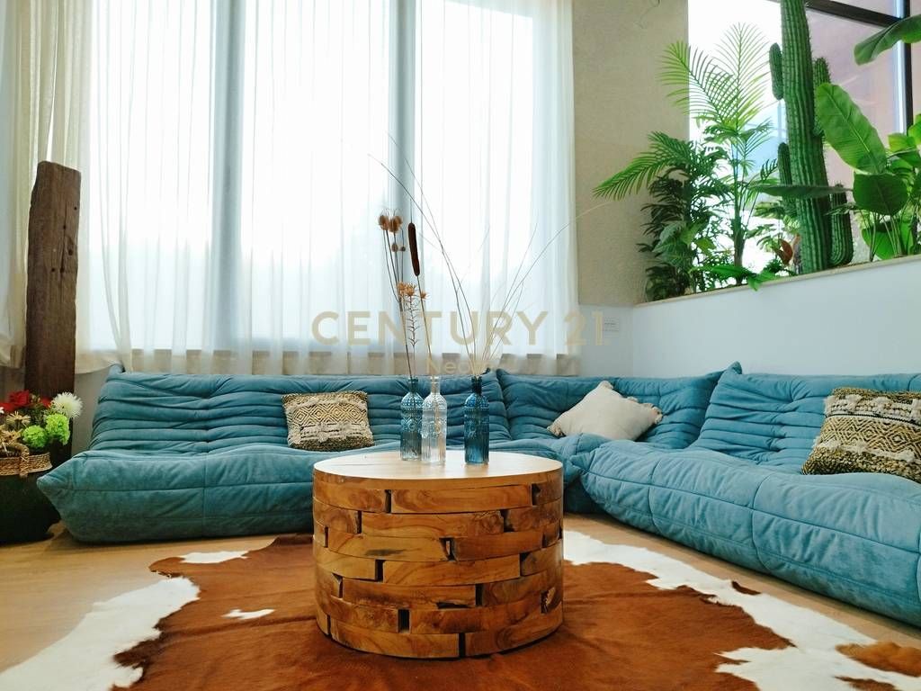 LUXURY VILLA FOR SALE IN PETRELË