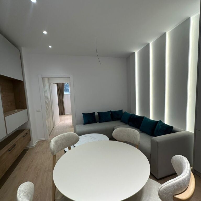 🏡 Appartamento 1+1 in affitto – Viale Zogu I, Centro ✨