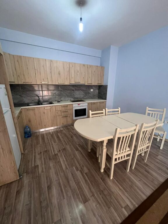 Green city Astir  jepet me qera 2+1+2 + Post Parkimi i mobiluar 115 m2