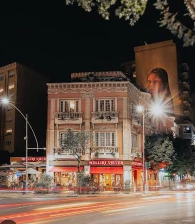 Apartment 2+1 for sale, only 5 minutes away from Skenderbeu Square, area behind the 15-Storey Building