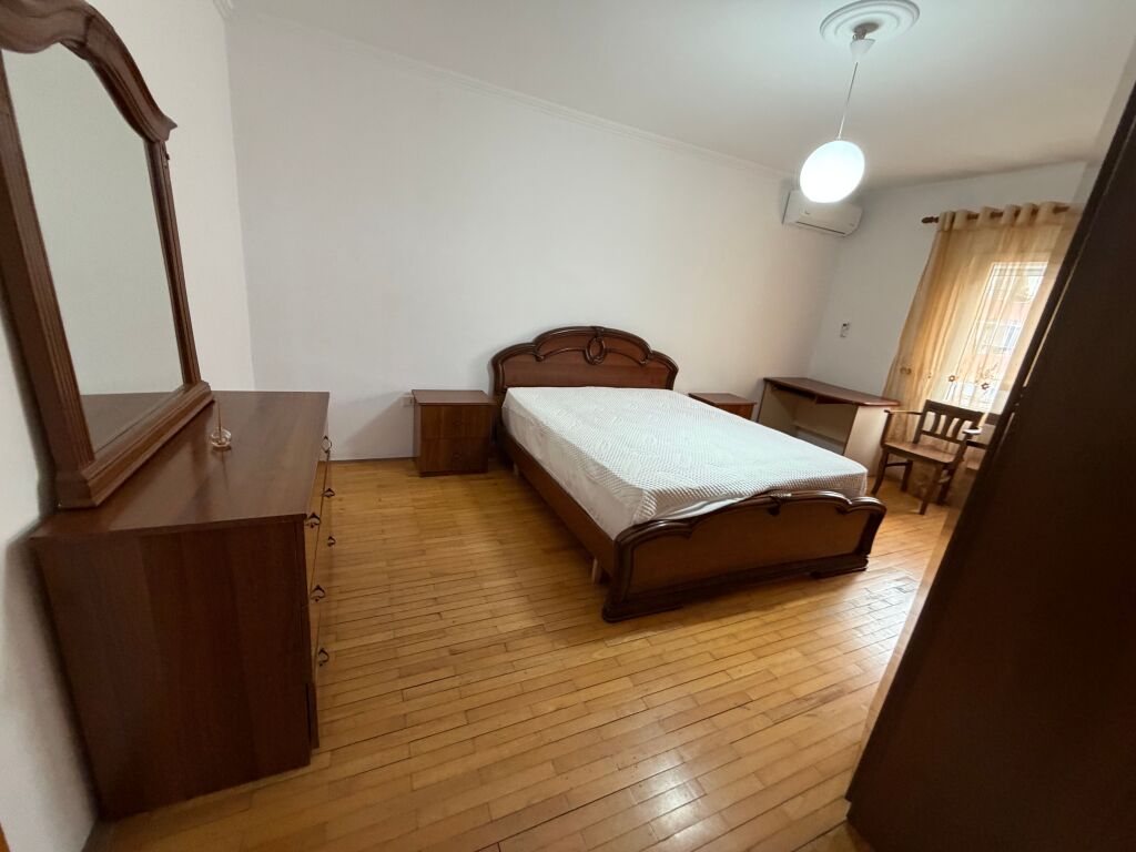 2+1,arredato a Laprake di fronte all'hotel Relaks,600 euro