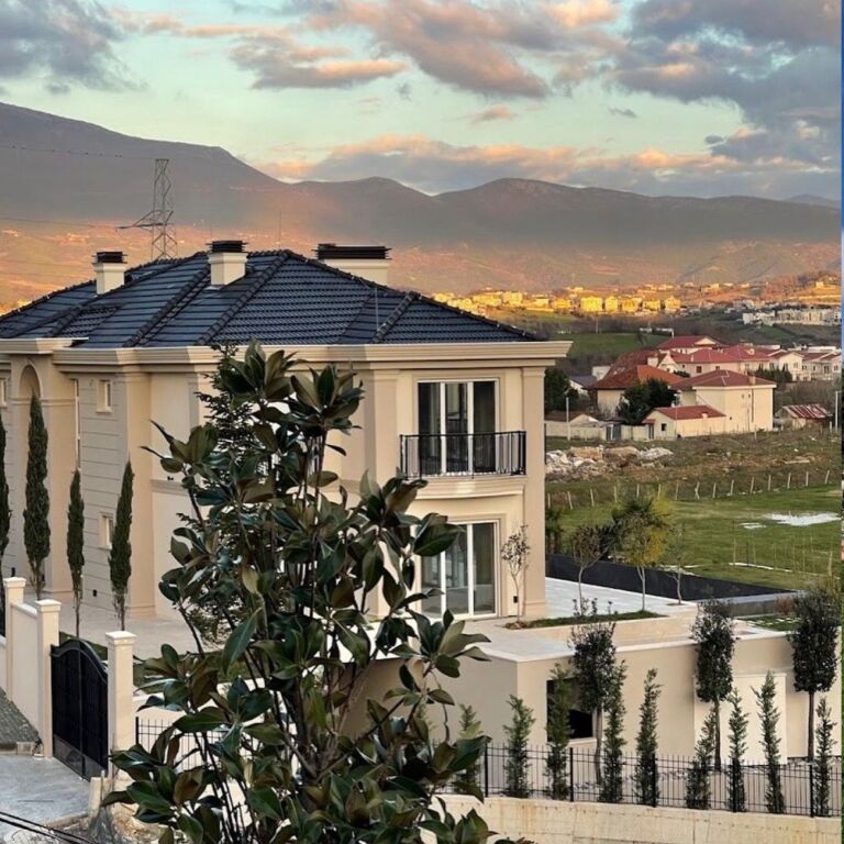 🏡 Vilë Luksoze për Shitje me 2 Pishina – Mjull-Bathore ✨