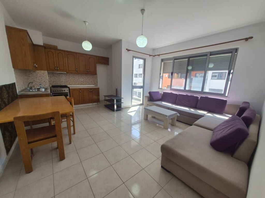 Vendesi 2+1 in Astir in vendita