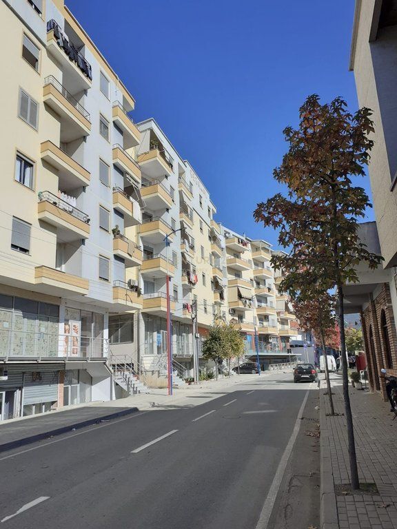Shitet Apartament 2+1+2 Tualete + 1 Ballkon 183,340 € Sip. Totale  107m2