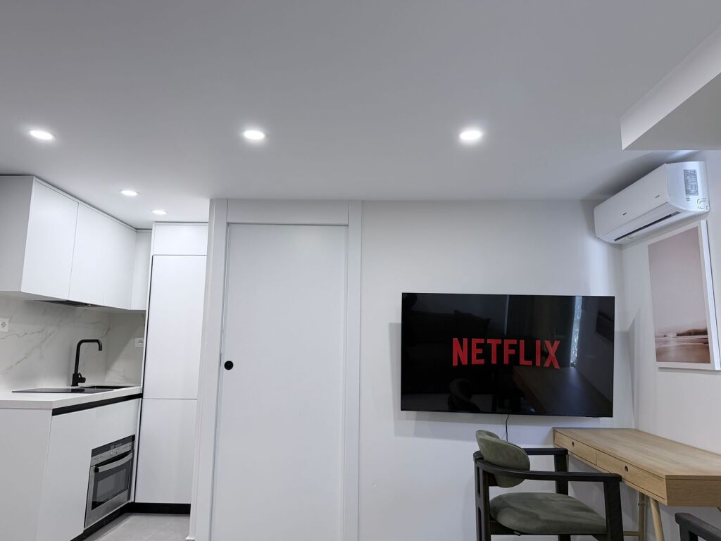 🏢In the 5 Maj area, a 40m2 furnished studio apartment is for rent, 35,000 LEKE    