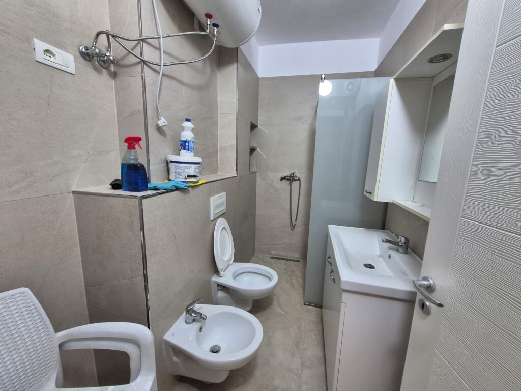 Jepet me Qera Ambjent Biznesi  Tek Tregu Industrial