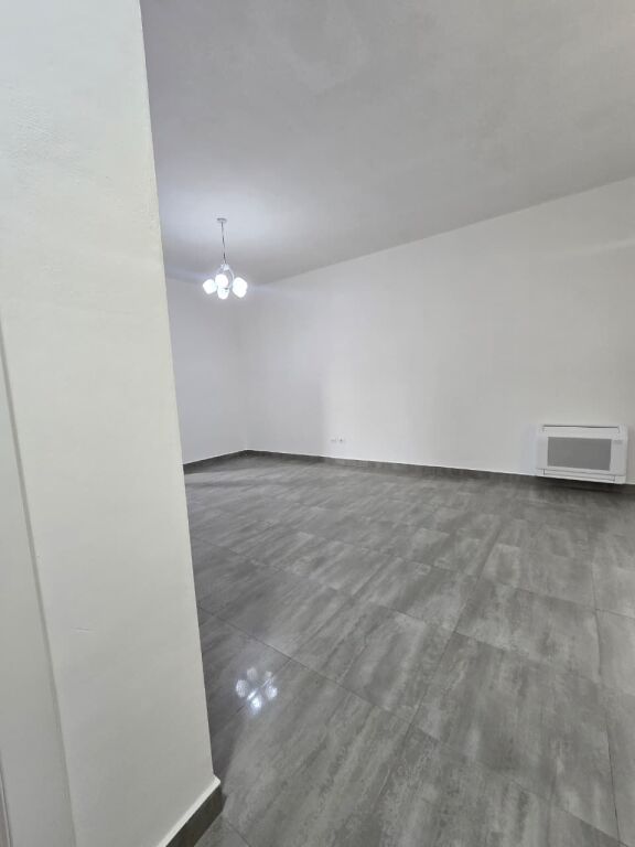 Empty apartment for rent in Delijorgj