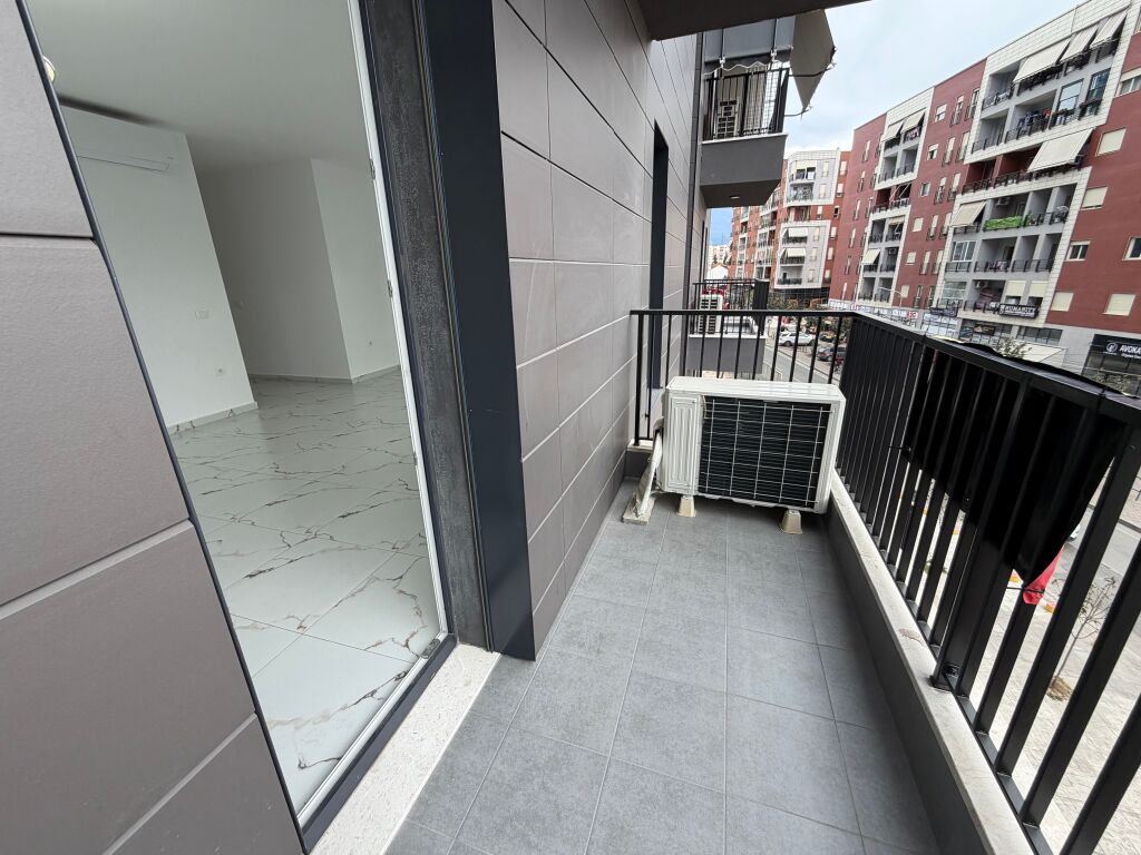 2+1, partially furnished, Don Bosko near the administrative court, 600 euros