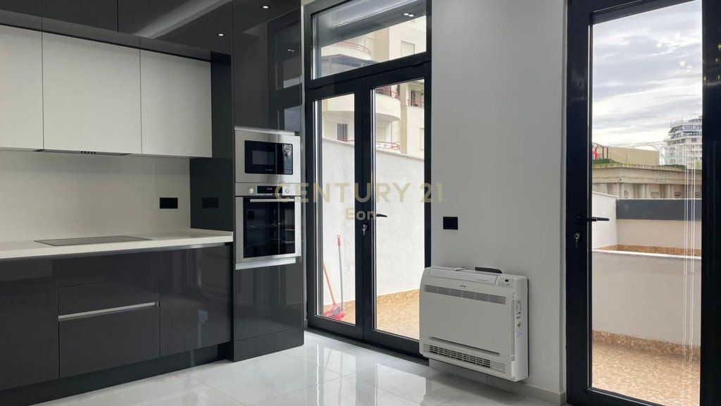 SHITET SUPER APARTAMENT 2+1+2 ME PAMJE DETI NE VOLLGA, DURRES !!