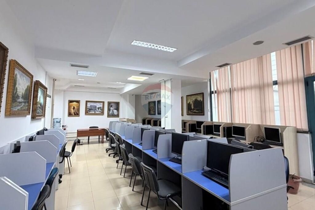 Locale commerciale in vendita