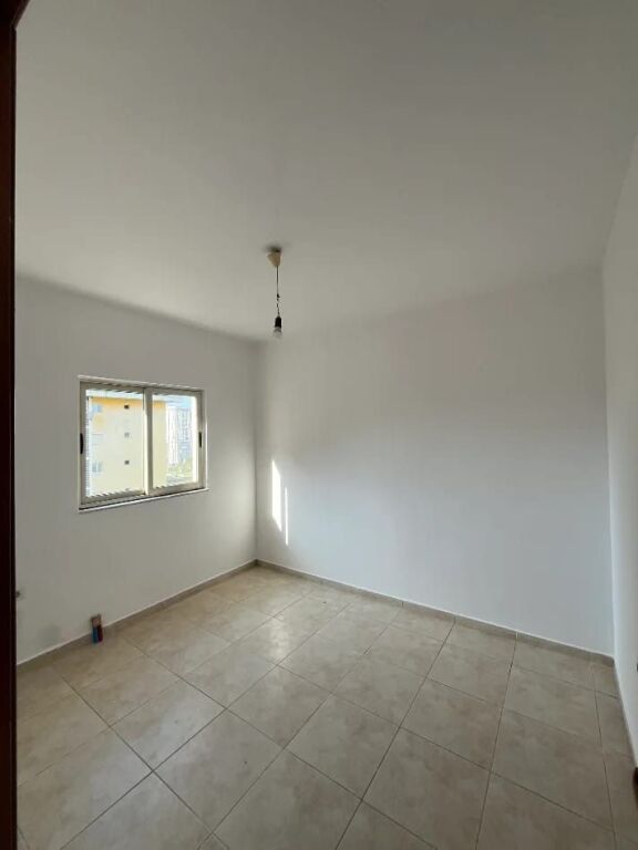 Jepet Me Qera Apartament 2+1+1 Ballkon