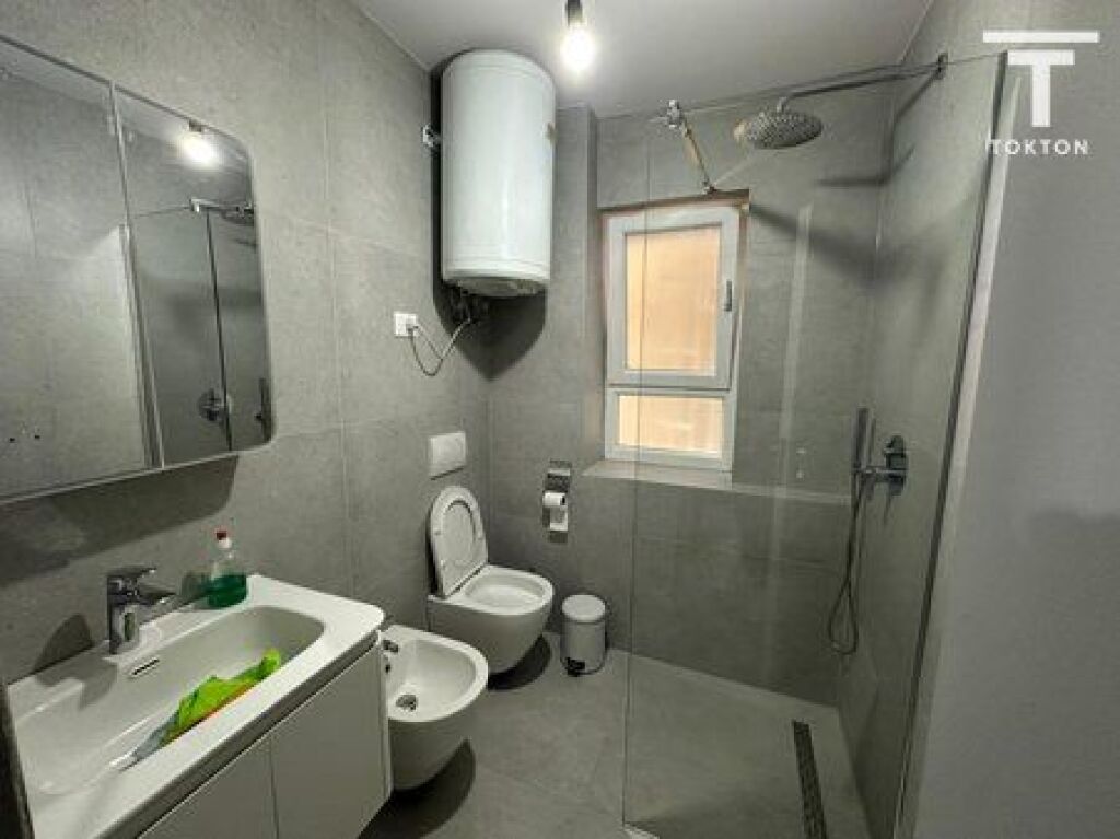 QIRA, APARTAMENT (AMBIENT BIZNESI), BRRYLI, TIRANË