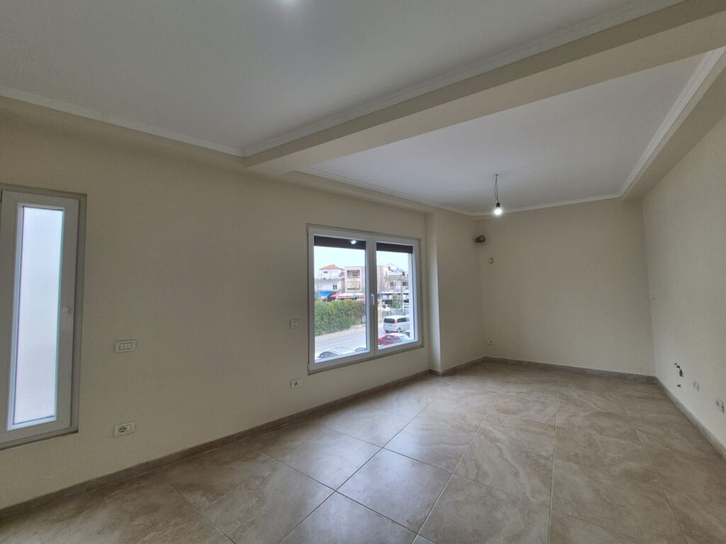 Jepet me Qera Ambjent Biznesi  Tek Tregu Industrial