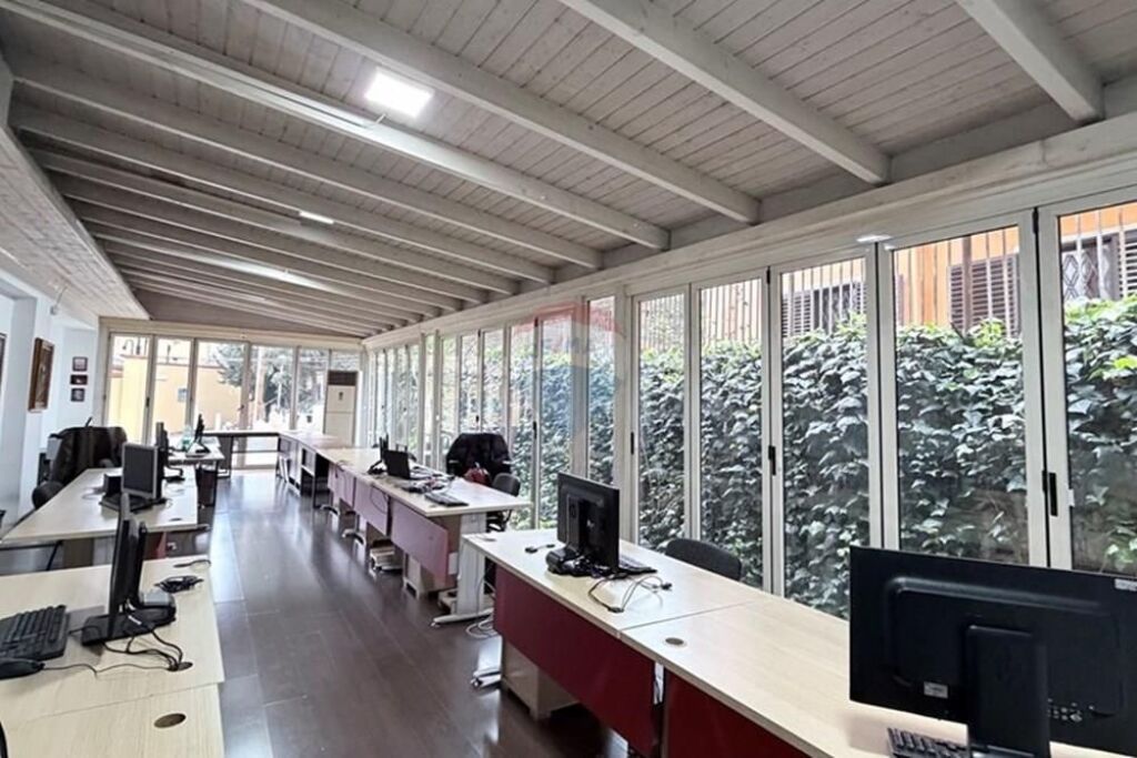 Locale commerciale in vendita