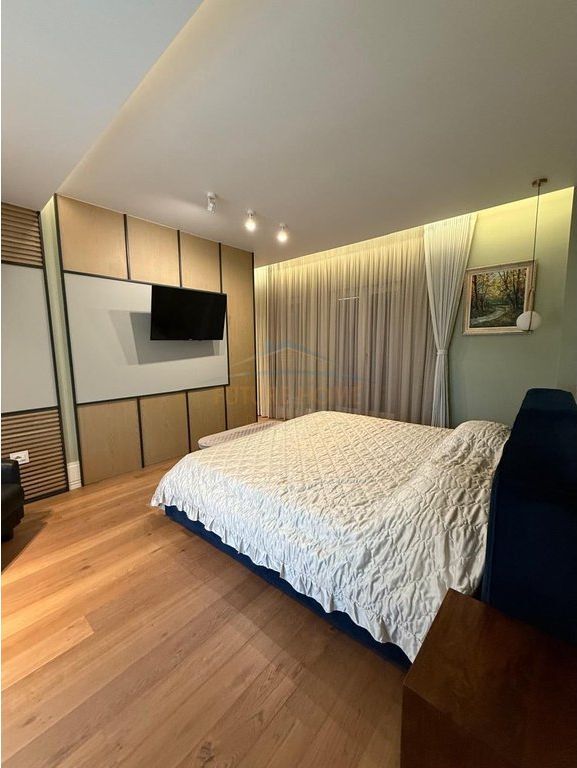 Shitet, Vile 4-kateshe, White House Residence, Lunder, Tirane